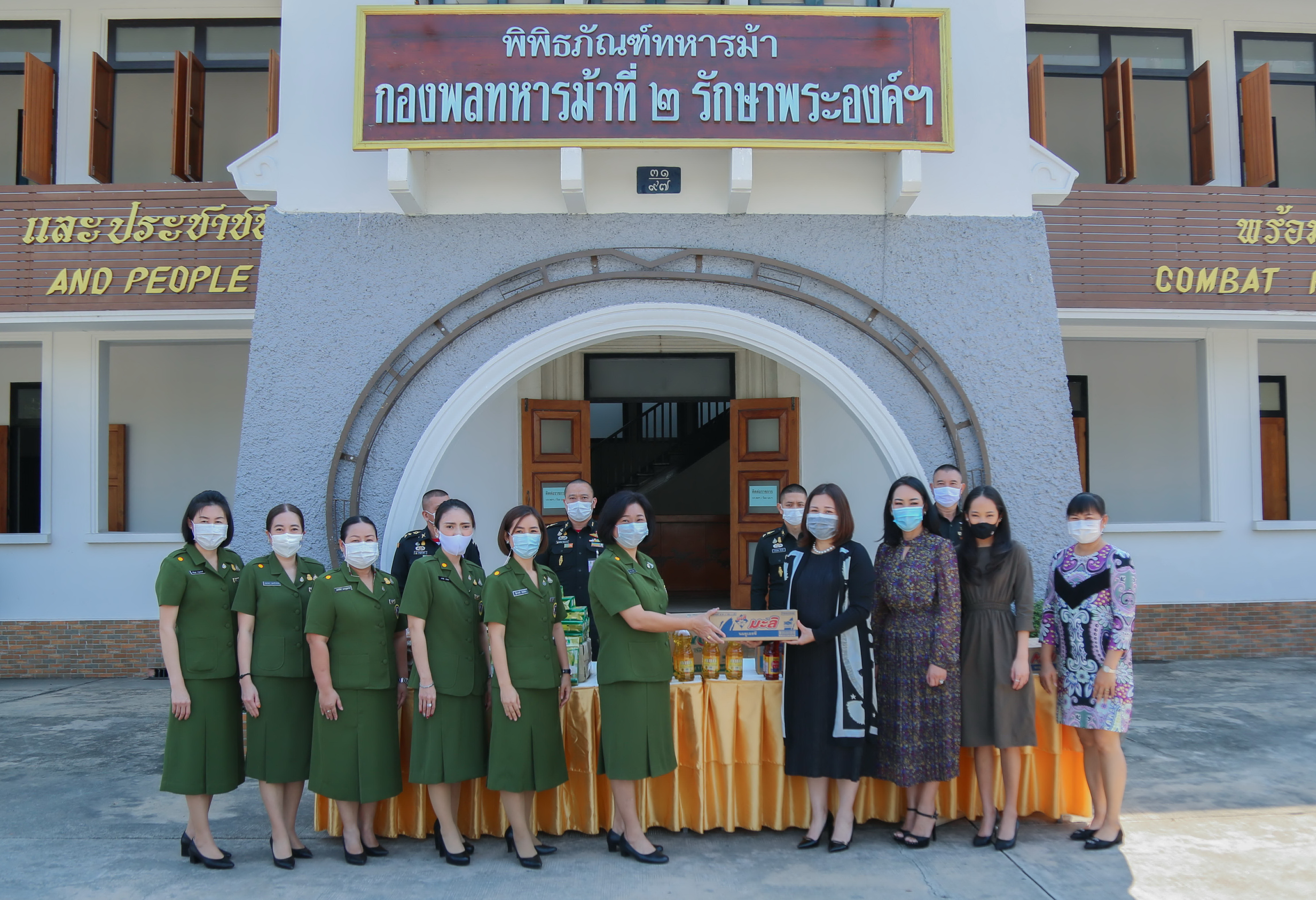 บริษัท อุตสาหกรรมนมไทย จำกัด นมตรามะลิ มอบผลิตภัณฑ์นมยูเอชที ตรามะลิ และสินค้าอุปโภคบริโภคที่จำเป็นเพื่อช่วยเหลือผู้เดือดร้อนจากการระบาดของโรคโควิด -19