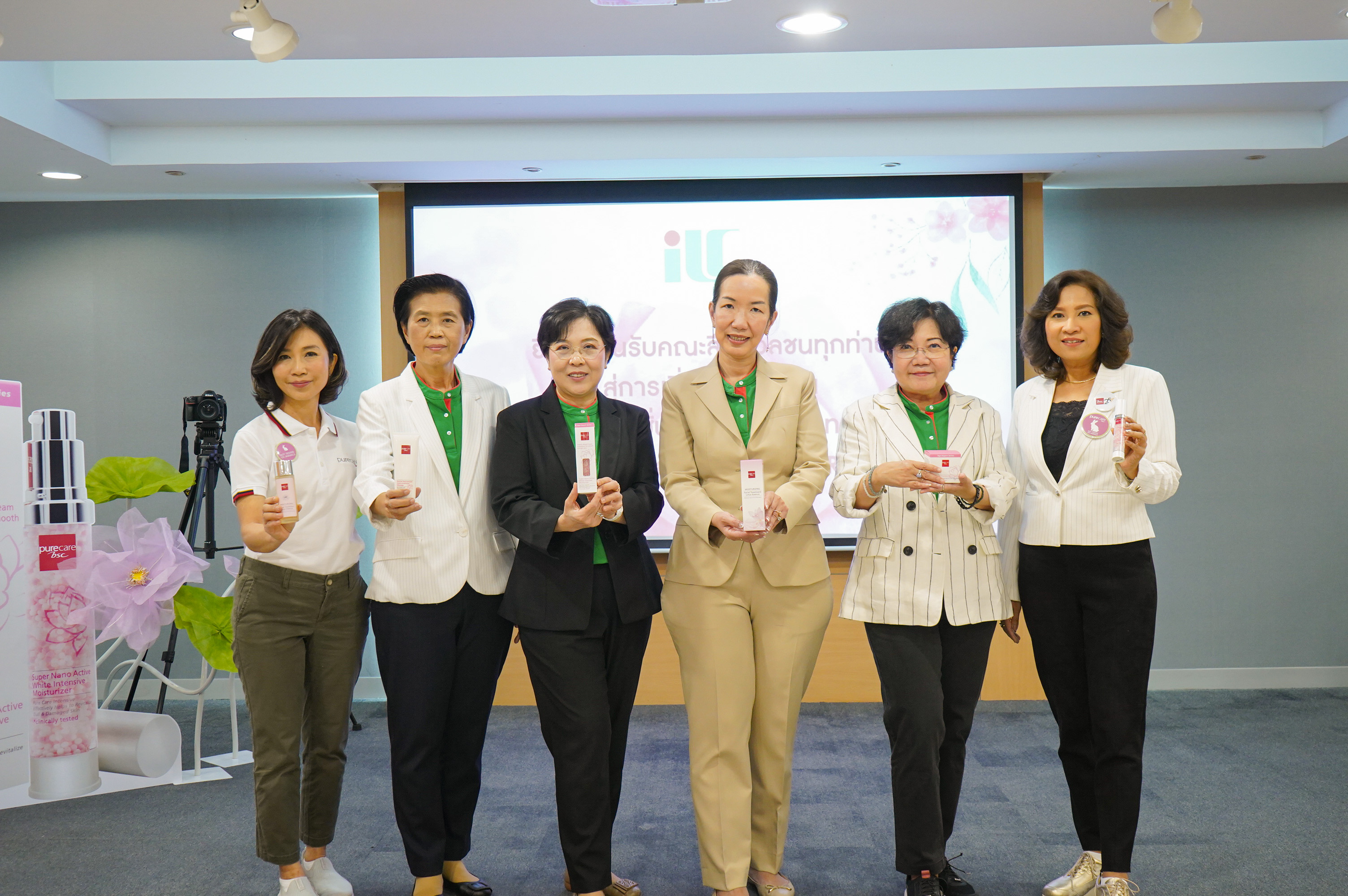 “เพราะเราทุ่มเทและใส่ใจ ในทุกผลิตภัณฑ์ PURE CARE BSC จึงดีต่อใจ ดีต่อทุกสภาพผิว แม้ผิวที่บอบบางแพ้ง่าย และดีต่อโลกอย่างยั่งยืน”