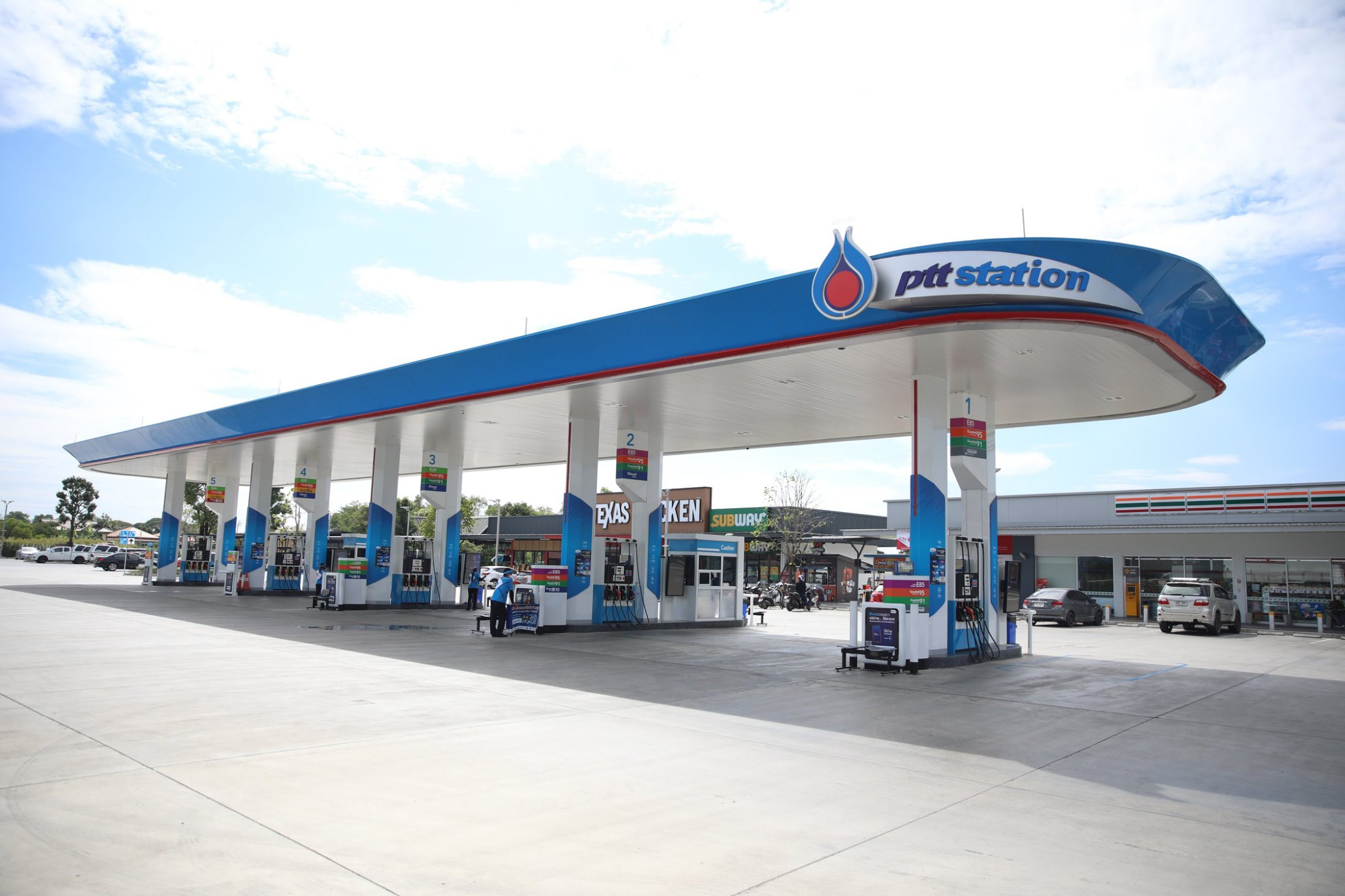 PTT Station - EVLOMO ร่วมนำร่องสร้างเครือข่าย EV Station ใน อีอีซี รองรับการใช้รถยนต์ไฟฟ้าเชิงพาณิชย์ในโครงการพัฒนา EV City บ้านฉาง